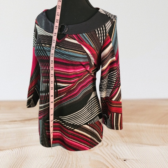 Multicolor Abstract Women's Top - Picture 3 of 7